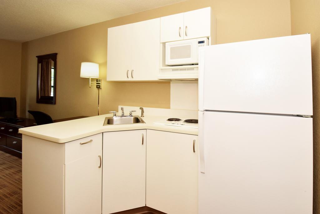 Suburban Studios Minneapolis Блумингтон Экстерьер фото